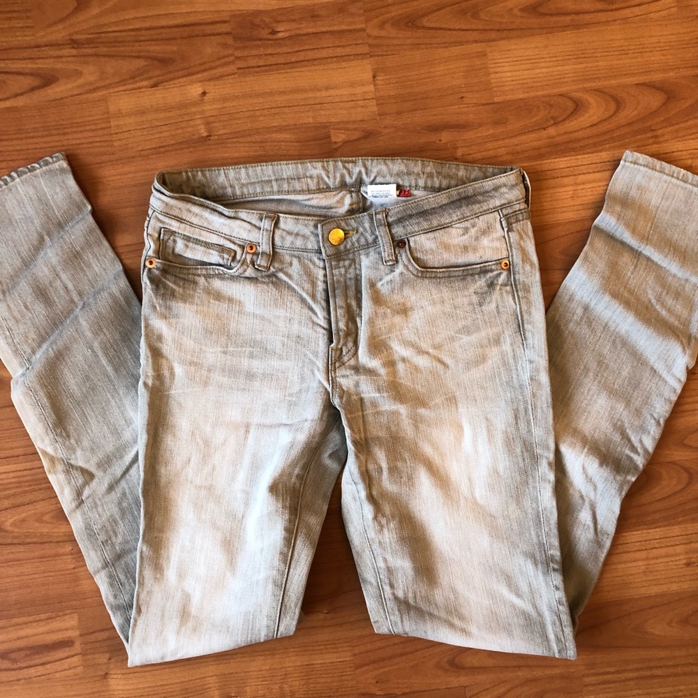 Uniqlo tarpered jeans in Fading light light size 6